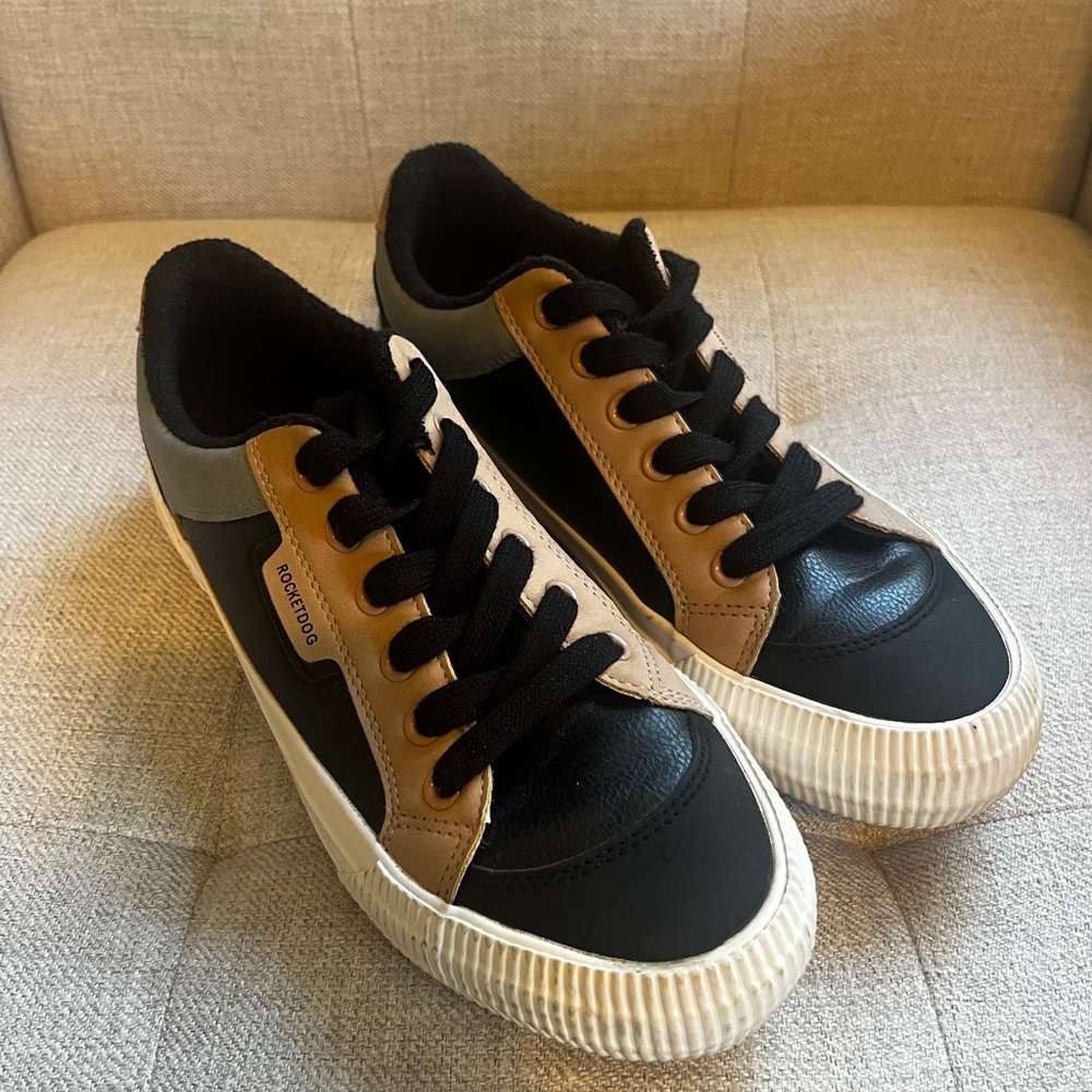 Rocket Dog Black and Tan Sneakers